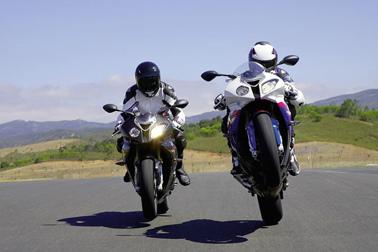 BMW S1000RR (10-11)_BikeSocial