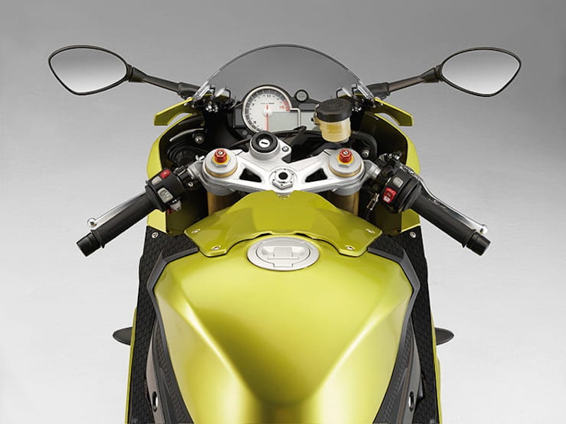 BMW S1000RR (10-11)_BikeSocial