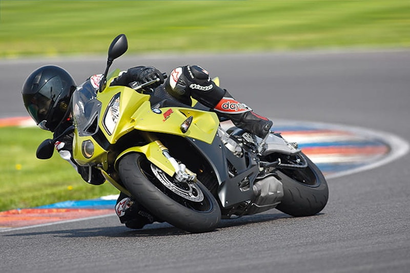 BMW S1000RR (10-11)_BikeSocial