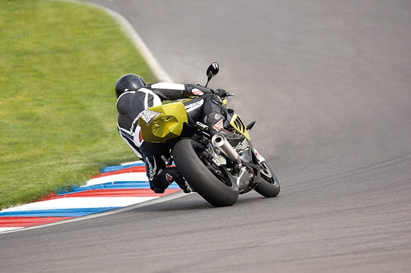 BMW S1000RR (10-11)_BikeSocial