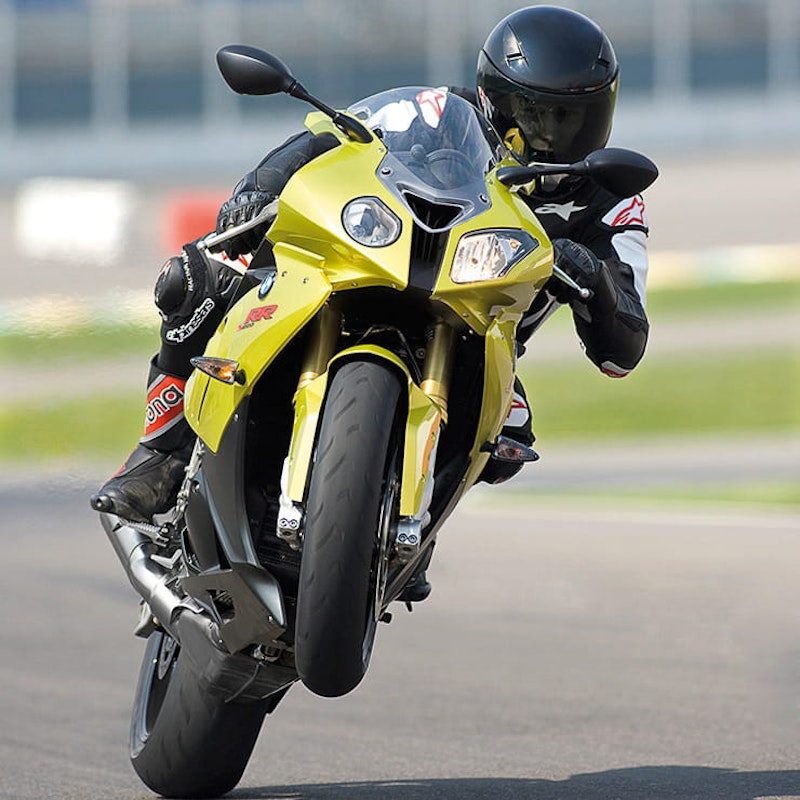 BMW S1000RR (10-11)_BikeSocial