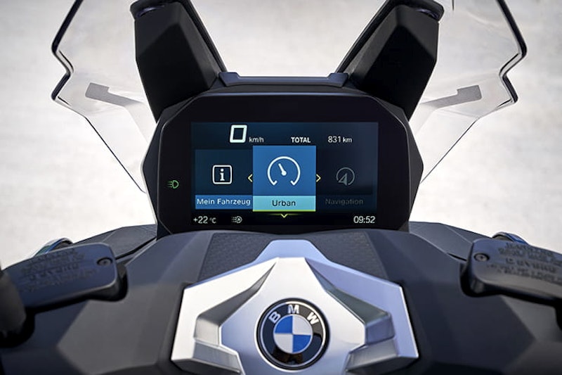 2018 BMW C400X road test review