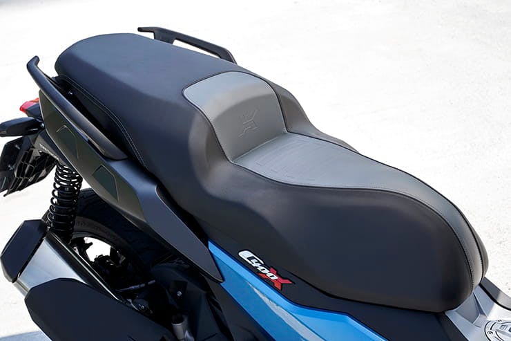 BMW C400X (2018) - Review | Mid-Size Sports Scooter