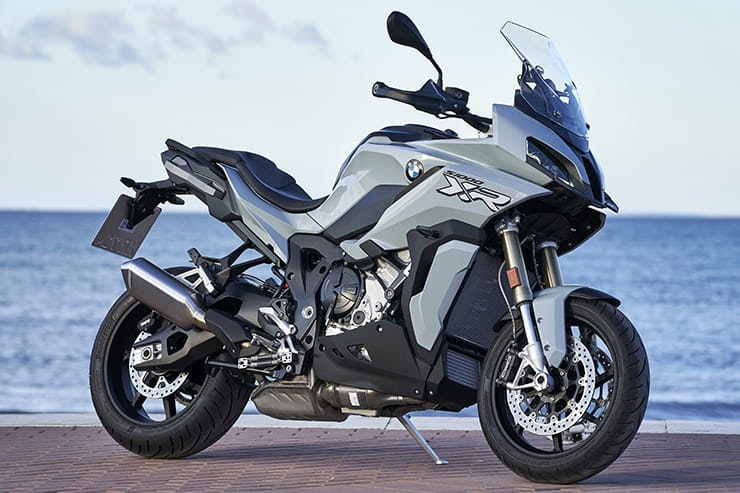 The new BMW S1000XR promises to be even more versatile than the 2015-2019 model. Should current owners trade up? Full Bennetts BikeSocial review…