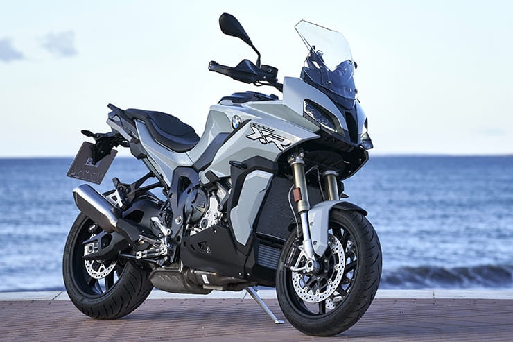 The new BMW S1000XR promises to be even more versatile than the 2015-2019 model. Should current owners trade up? Full Bennetts BikeSocial review…