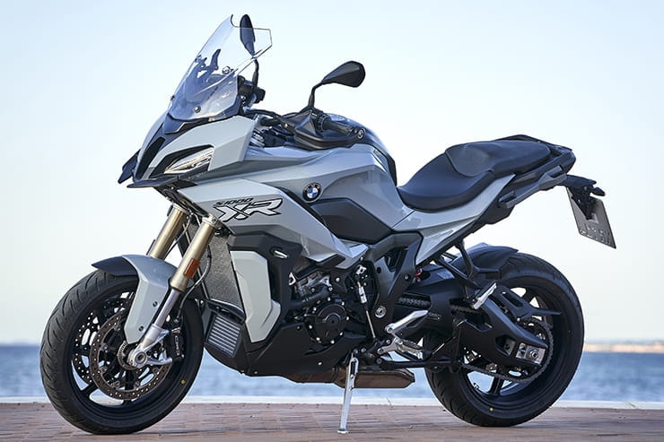 The new BMW S1000XR promises to be even more versatile than the 2015-2019 model. Should current owners trade up? Full Bennetts BikeSocial review…