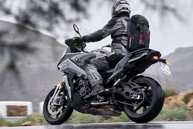 The new BMW S1000XR promises to be even more versatile than the 2015-2019 model. Should current owners trade up? Full Bennetts BikeSocial review…