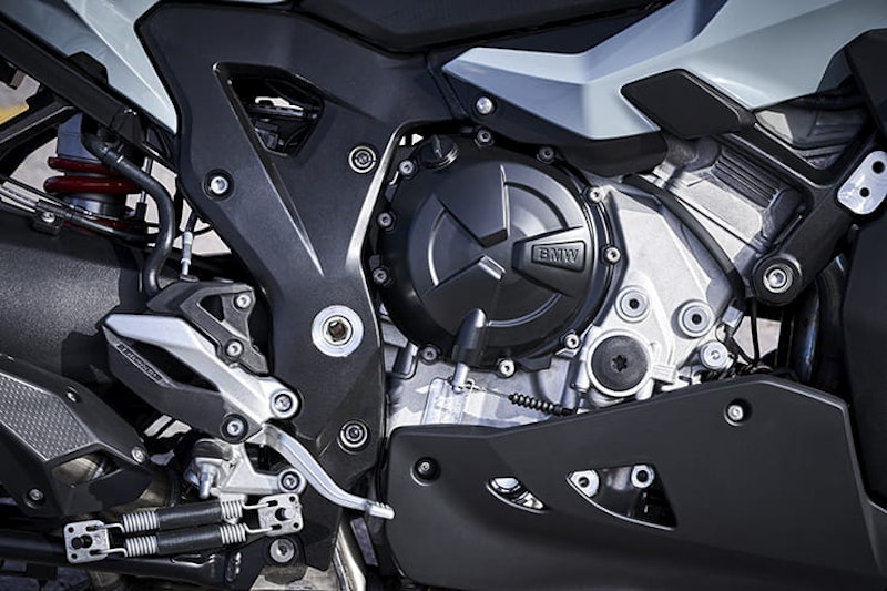 The new BMW S1000XR promises to be even more versatile than the 2015-2019 model. Should current owners trade up? Full Bennetts BikeSocial review…