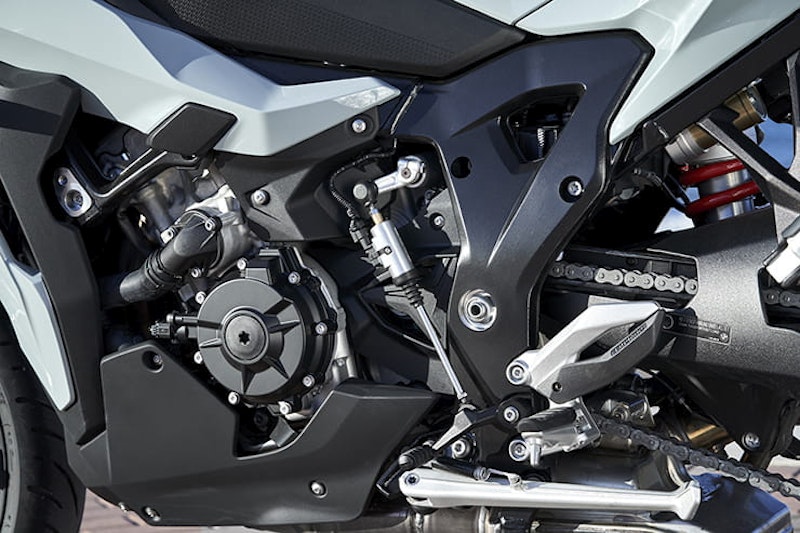 The new BMW S1000XR promises to be even more versatile than the 2015-2019 model. Should current owners trade up? Full Bennetts BikeSocial review…