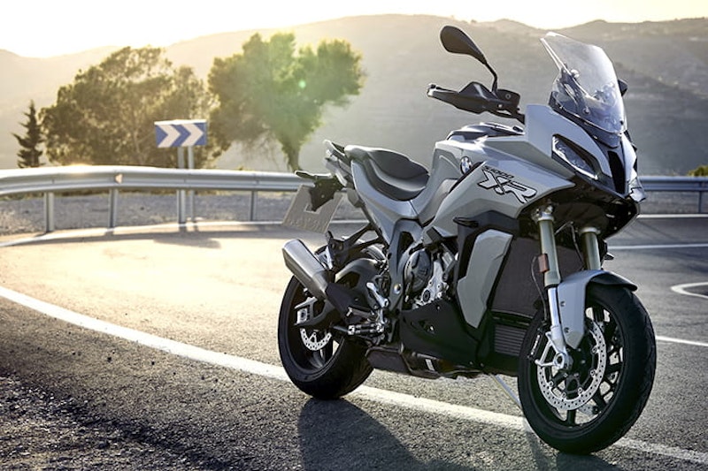 The new BMW S1000XR promises to be even more versatile than the 2015-2019 model. Should current owners trade up? Full Bennetts BikeSocial review…