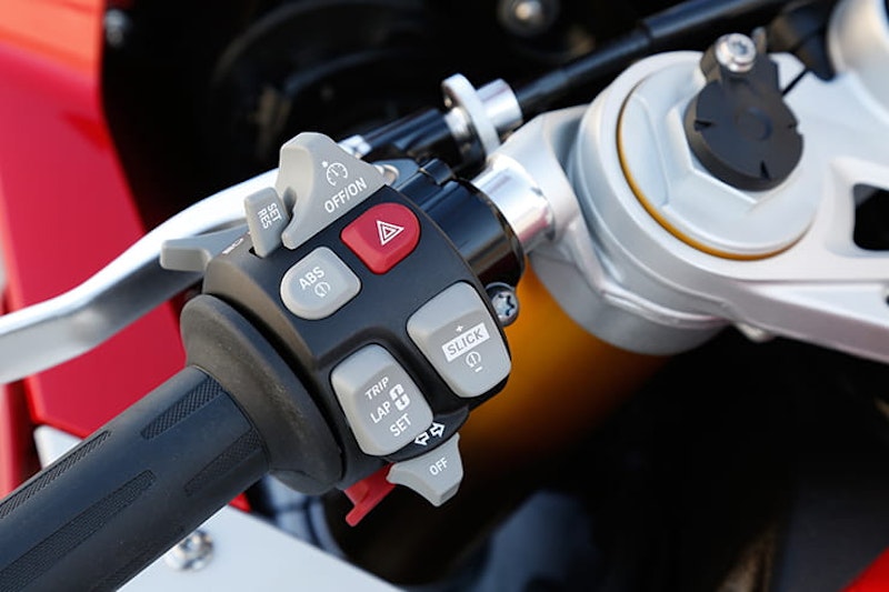 BMW S1000RR 2015 Review Used Price Spec_06