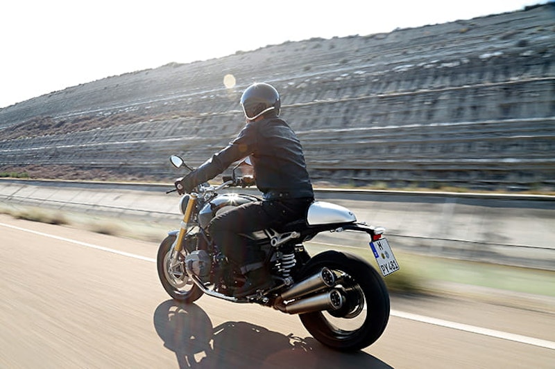 Everything you need to know if you are the market for BMW’s air-cooled boxer retro bike.
