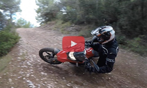 2017 BMW G 310 GS video review (with crash!)