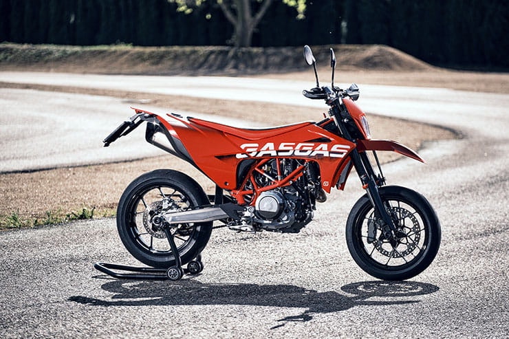 2022 GasGas SM ES 700 Review Price Spec_01