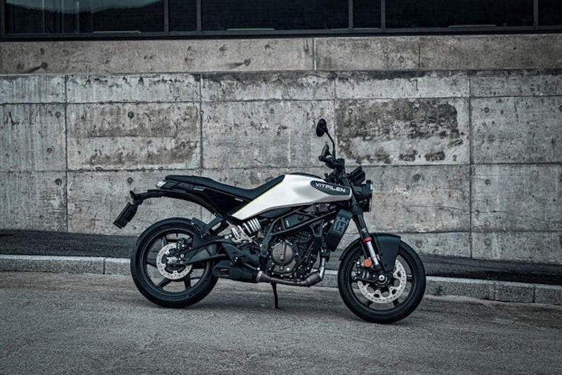 2024 Husqvarna Vitpilen Svartpilen 125 Review Details Price Spec_06