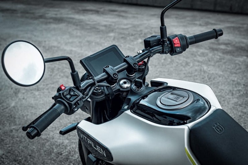 2024 Husqvarna Vitpilen Svartpilen 125 Review Details Price Spec_07