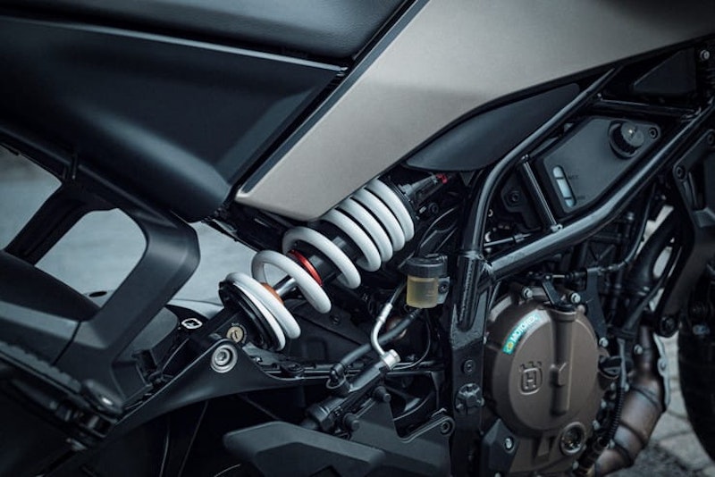 2024 Husqvarna Vitpilen Svartpilen 125 Review Details Price Spec_09