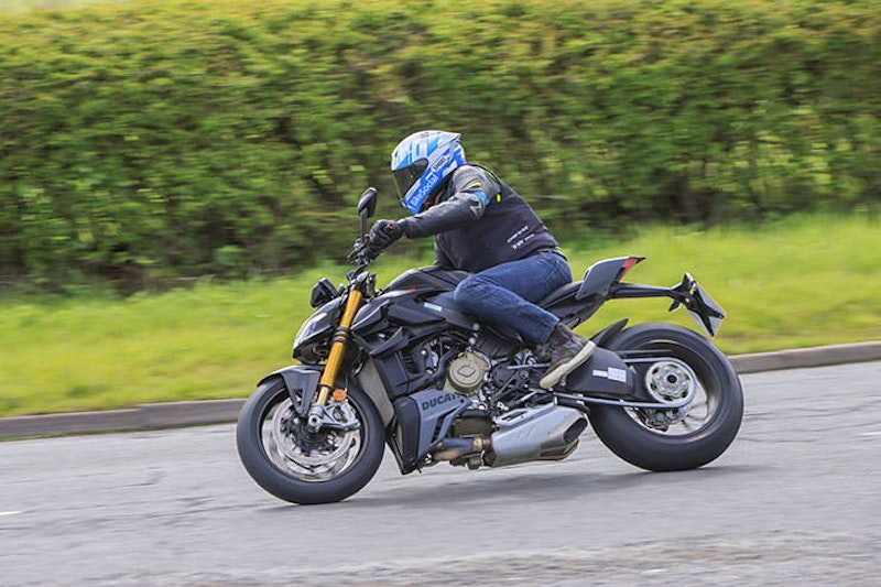 2023-ducati-streetfighter-v4-s-sp2-review-price-spec_309