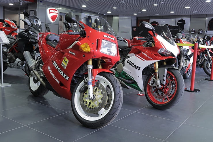 2017 Ducati 1299 R FE BikeSocial Review