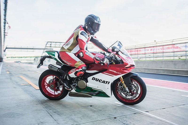 2017 Ducati 1299 R FE BikeSocial Review