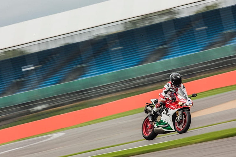 2017 Ducati 1299 R FE BikeSocial Review
