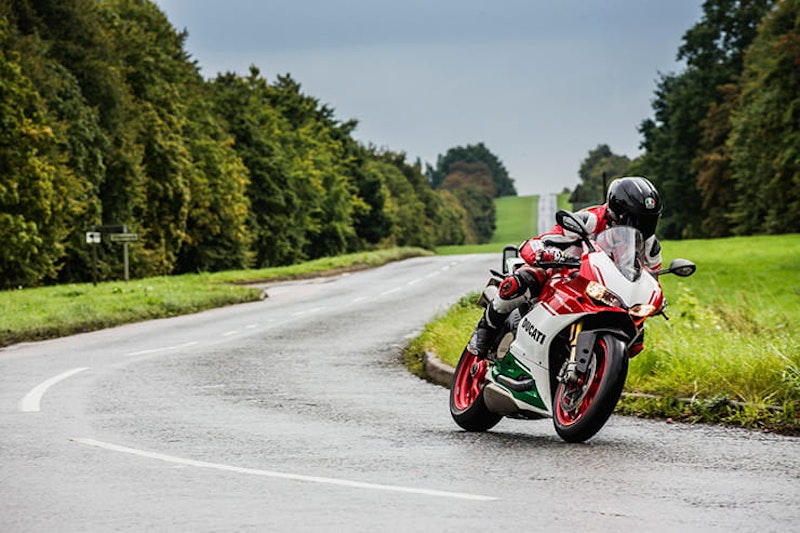 2017 Ducati 1299 R FE BikeSocial Review
