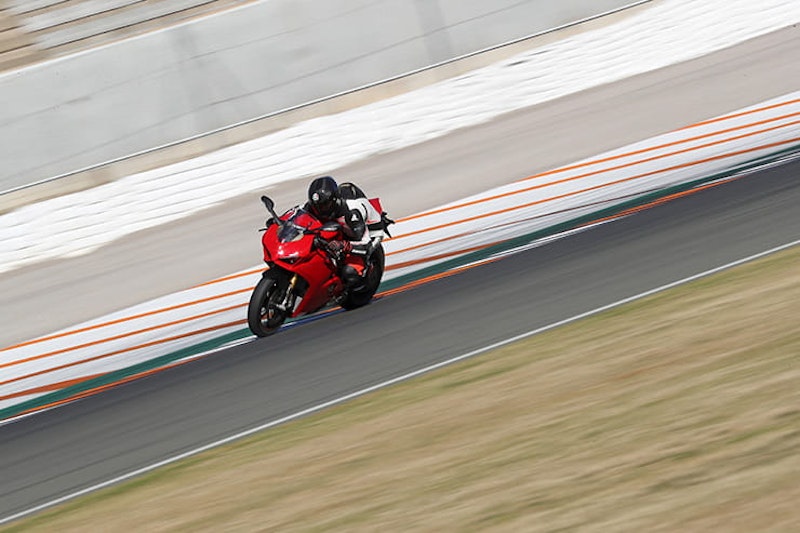 Ducati_Panigale_V4S_BikeSocial_Review