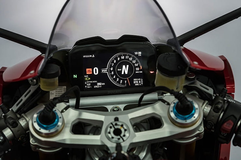 Ducati_Panigale_V4S_BikeSocial_Review