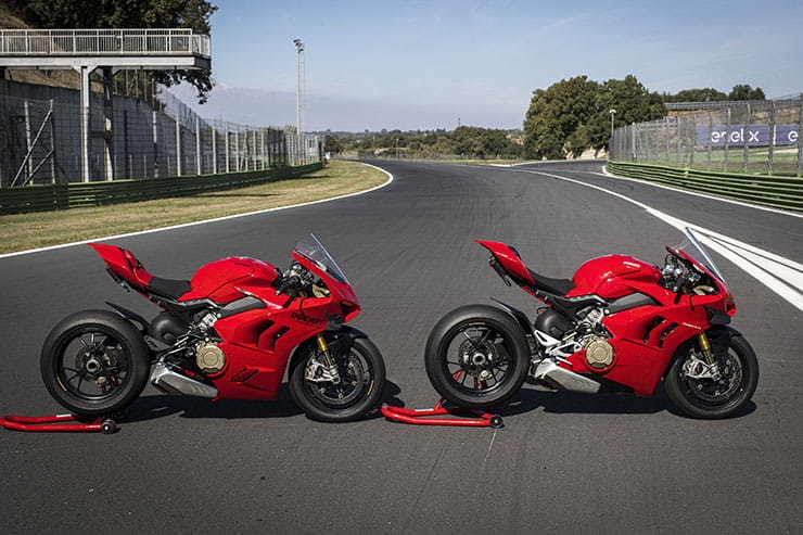 2022 Panigale V4S vs 2021 comparison review price spec_08