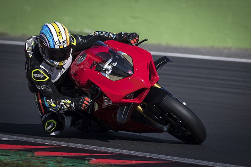 2022 Panigale V4S vs 2021 comparison review price spec_18