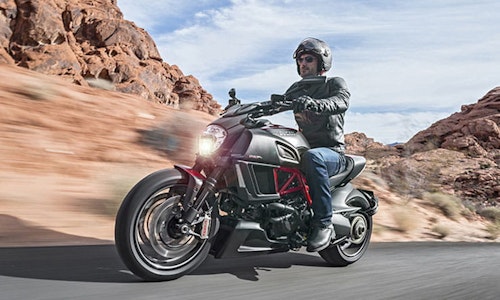Ducati Diavel & Diavel Carbon (2011 - 2017): [ Review & Buying Guide ]