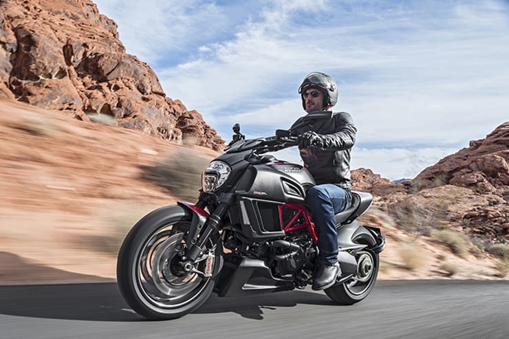 Ducati Diavel Carbon 2011 Used Review Price Spec_03