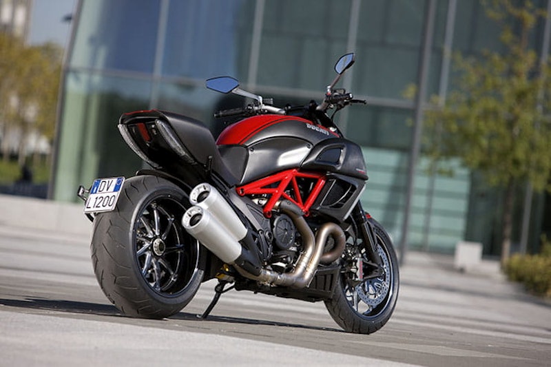 Ducati Diavel Carbon 2011 Used Review Price Spec_04