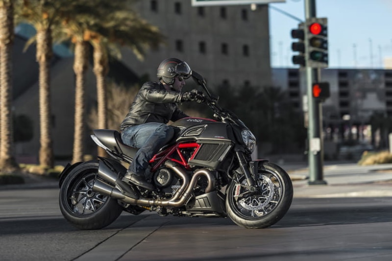Ducati Diavel Carbon 2011 Used Review Price Spec_10