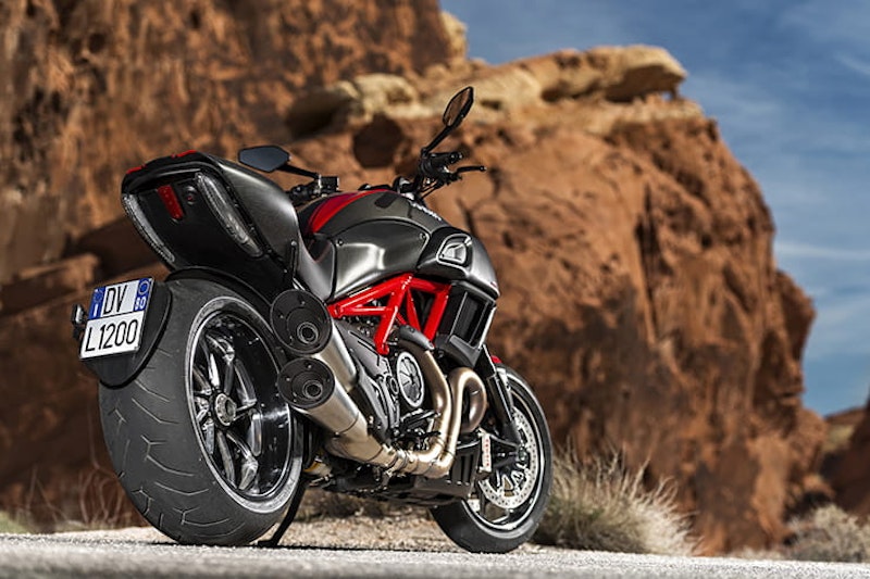 Ducati Diavel Carbon 2011 Used Review Price Spec_07