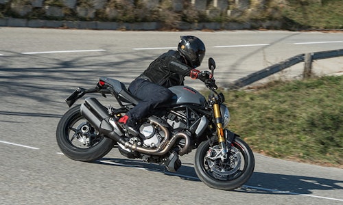 Ducati Monster 1200 S (2017) - world first review!