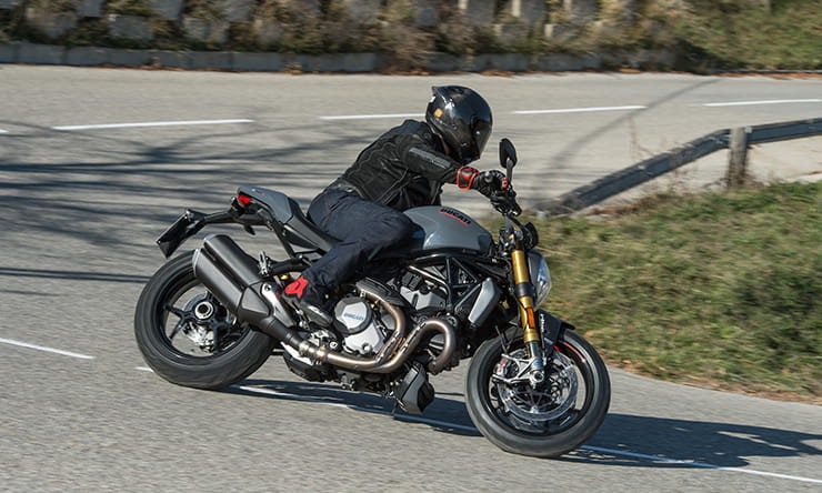 Ducati Monster 1200 S (2017) - world first review!