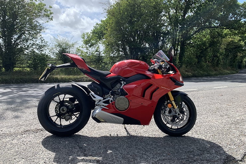 Maybe, there are roads in some parts of the UK that are wide enough, open enough and empty enough to truly enjoy a V4S. I’ve been lucky enough to live around and work on some of the best in the UK and Europe and, right now, apart from the IoM Mountain section I can’t think of anywhere where you could seriously stretch the legs of a 2020 V4S without distraction.