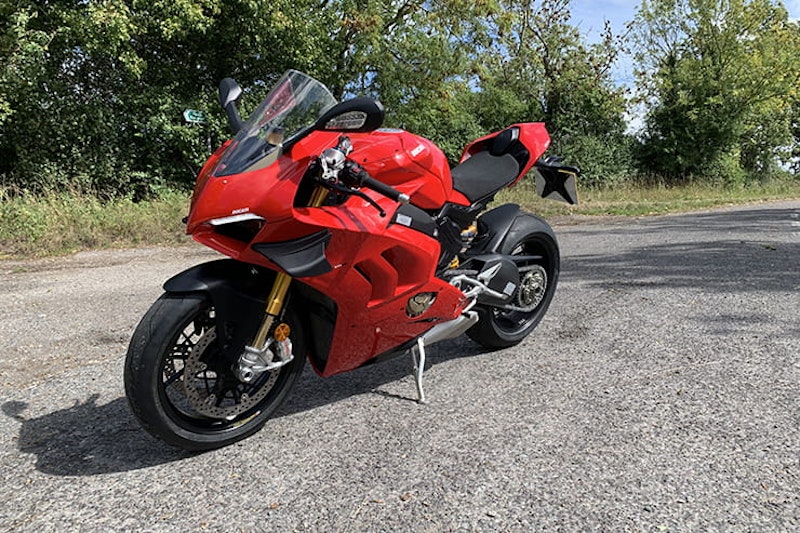 Maybe, there are roads in some parts of the UK that are wide enough, open enough and empty enough to truly enjoy a V4S. I’ve been lucky enough to live around and work on some of the best in the UK and Europe and, right now, apart from the IoM Mountain section I can’t think of anywhere where you could seriously stretch the legs of a 2020 V4S without distraction.