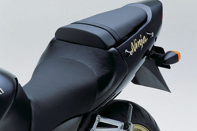 2000 Kawasaki Ninja ZX-12R Review Used Price Spec_18