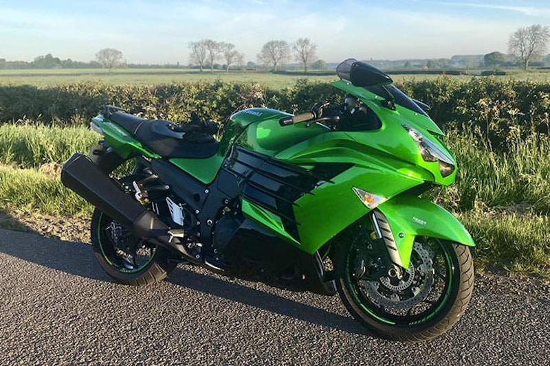 Kawasaki ZZR1400 2006 review used guide_100