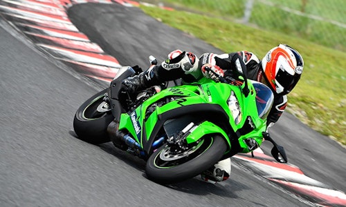 Kawasaki ZX-10RR (2019) | Review