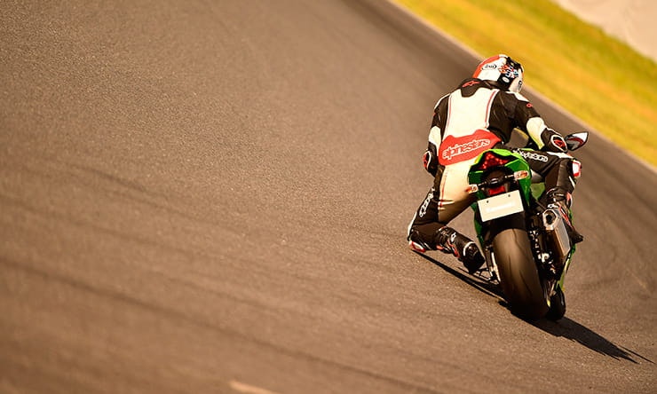 Kawasaki ZX-10RR (2019) | Review