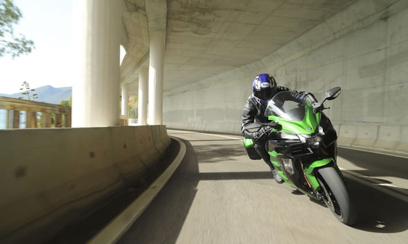 Kawasaki Ninja H2 SX Review