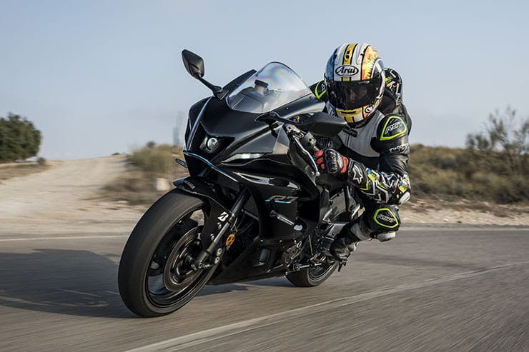 Yamaha r7 2021 specs hotsell