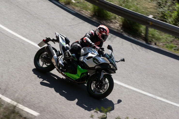 Kawasaki Ninja 7 HEV (2024) - Review