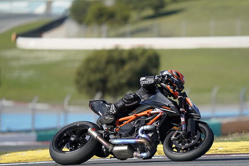 The third coming of KTM’s bonkers hyper naked, the 1290 SUPER DUKE R, promises more power, less weight and triple the chassis stiffness.