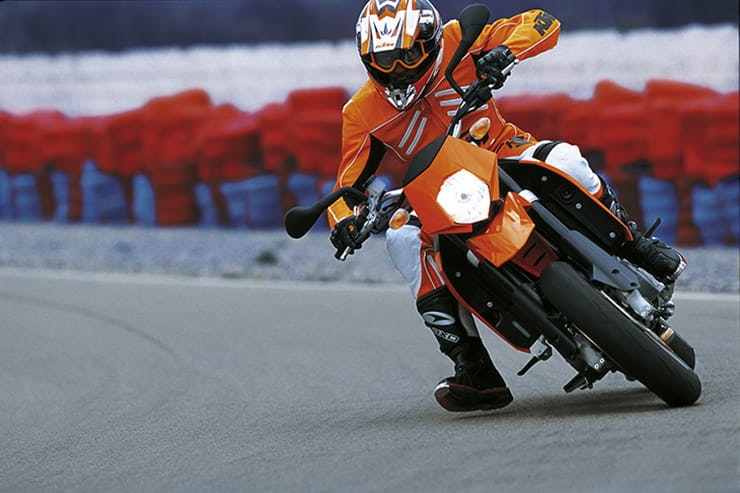2005 KTM 950 SuperMoto SM Review Details Used Price Spec_04