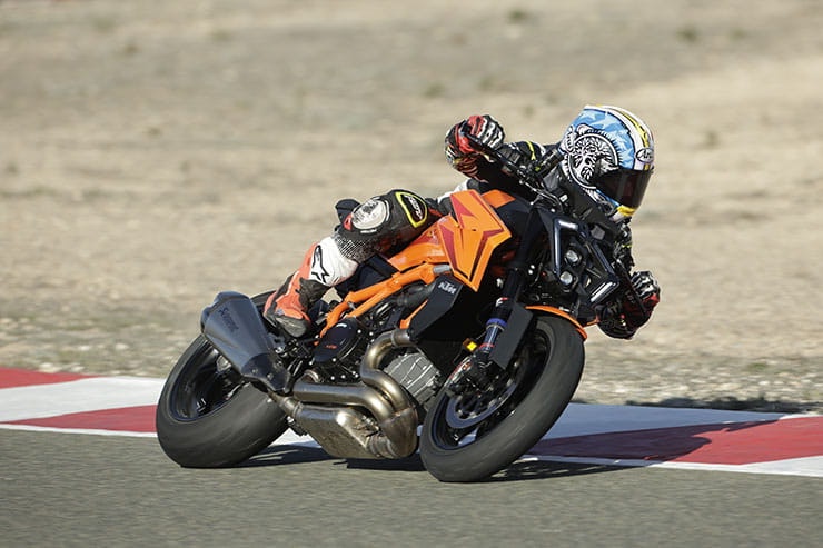 2024 KTM 1390 Super Duke R Review Details Price Spec_200