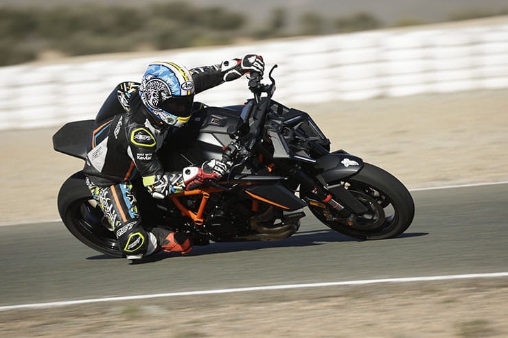 2024 KTM 1390 Super Duke R Review Details Price Spec_204